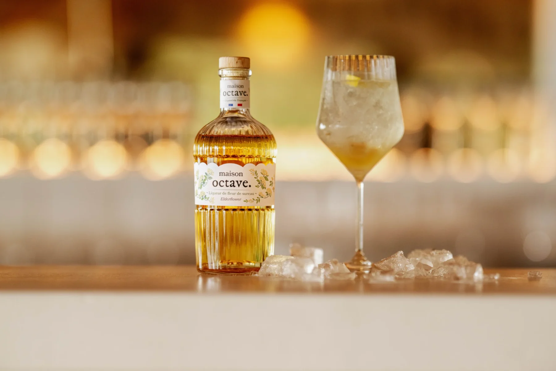 Bouteille Maison Octave sur un bar
